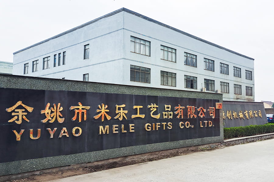 کارخانه بیرون