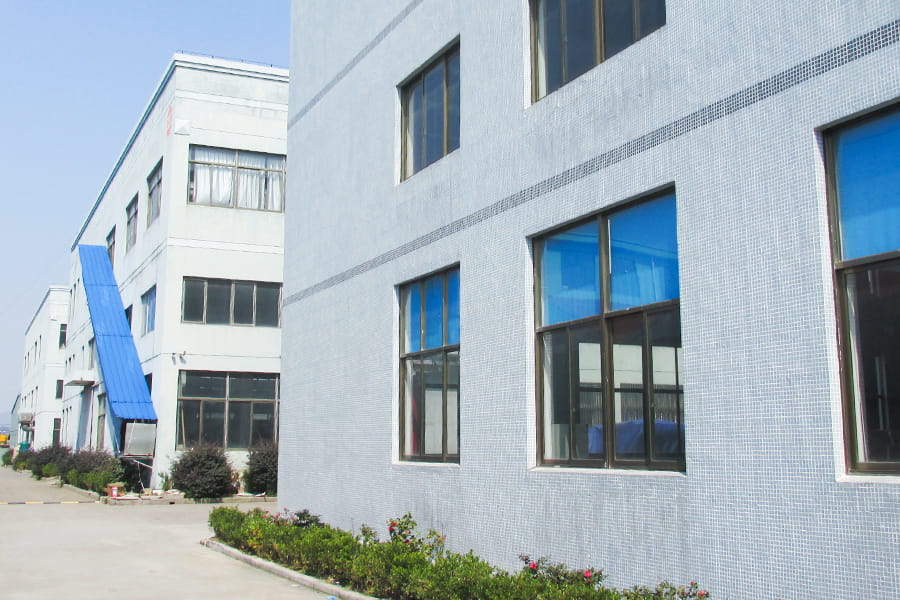 کارخانه بیرون